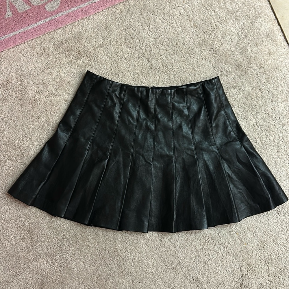 Alice and Olivia black leather/pleated flared mini skirt